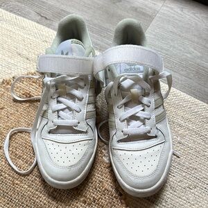 Adidas Forum Low Sneakers